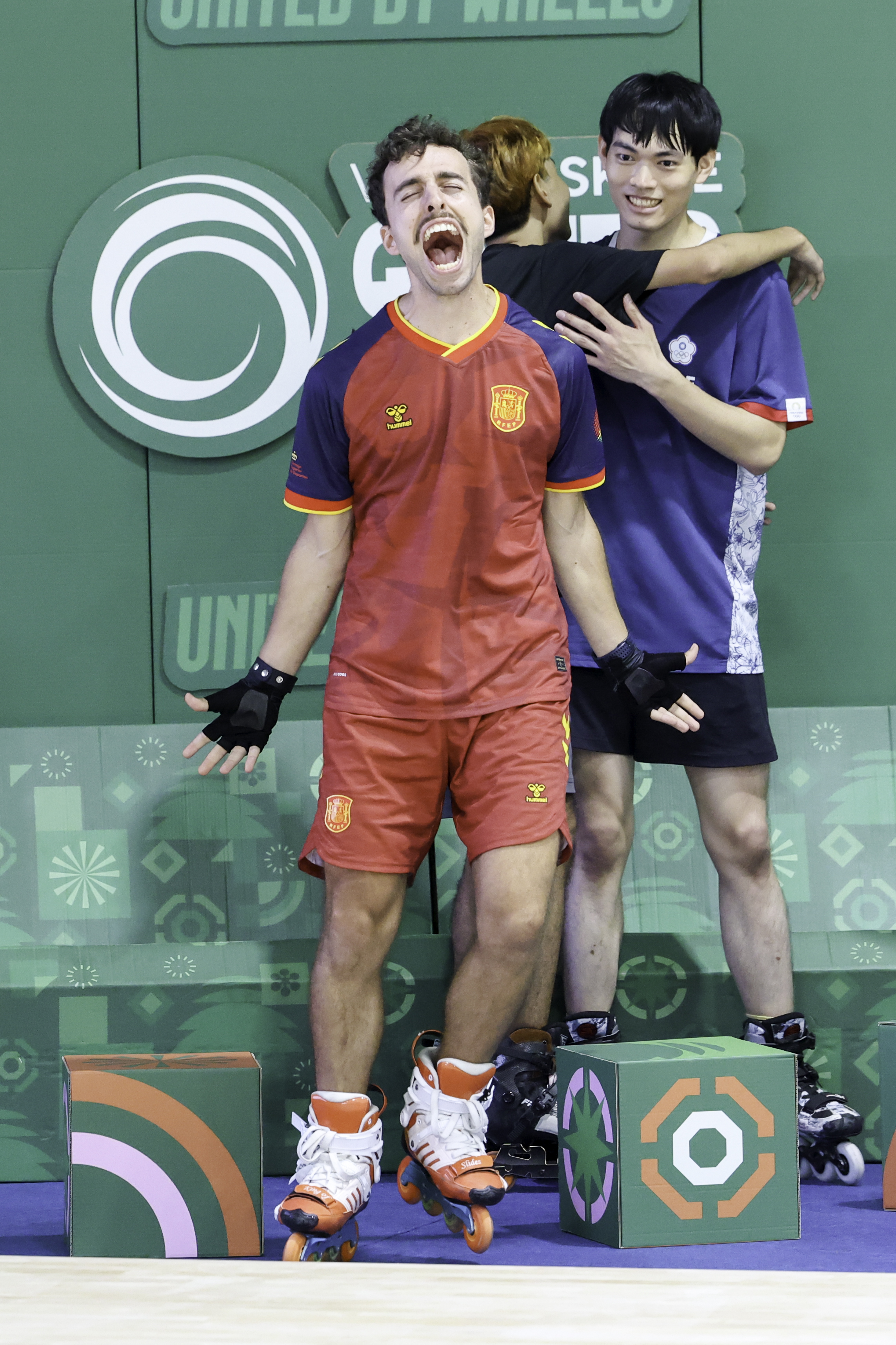 Enrique Rubio celebrando su plata en derrapes